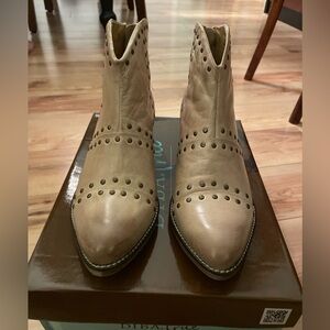 Diba True Women - Size 8.5 Studded Coffee Ankle Zipper Cowboy Boots